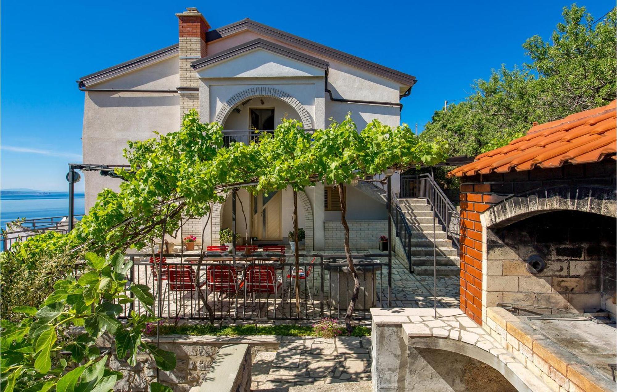 4 Bedroom Awesome Apartment In Sveti Juraj Luaran gambar
