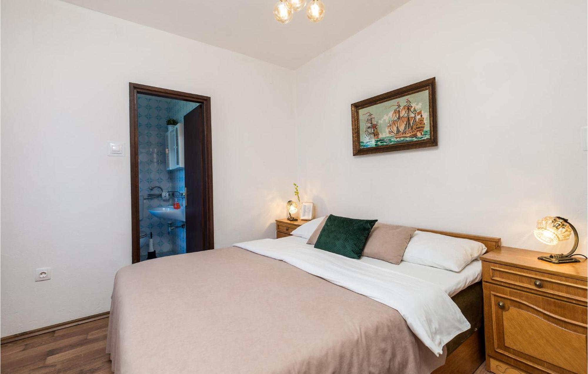4 Bedroom Awesome Apartment In Sveti Juraj Luaran gambar