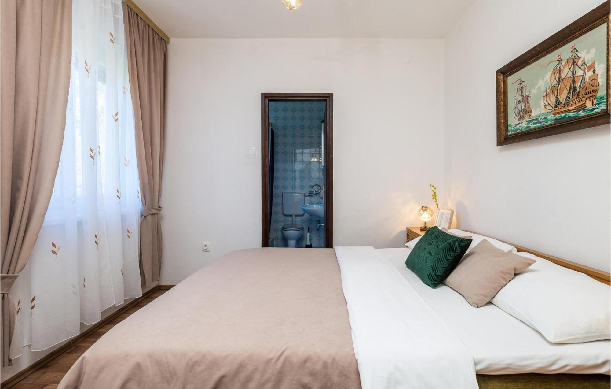 4 Bedroom Awesome Apartment In Sveti Juraj Luaran gambar
