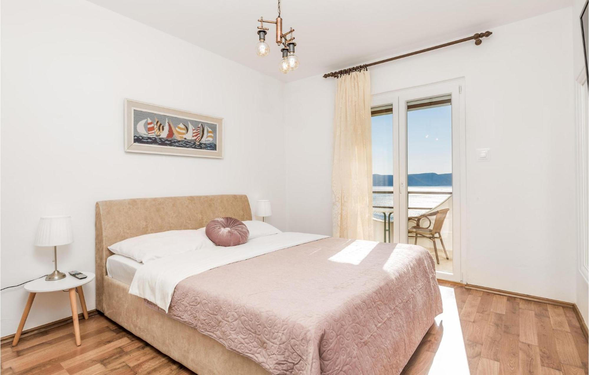 4 Bedroom Awesome Apartment In Sveti Juraj Luaran gambar