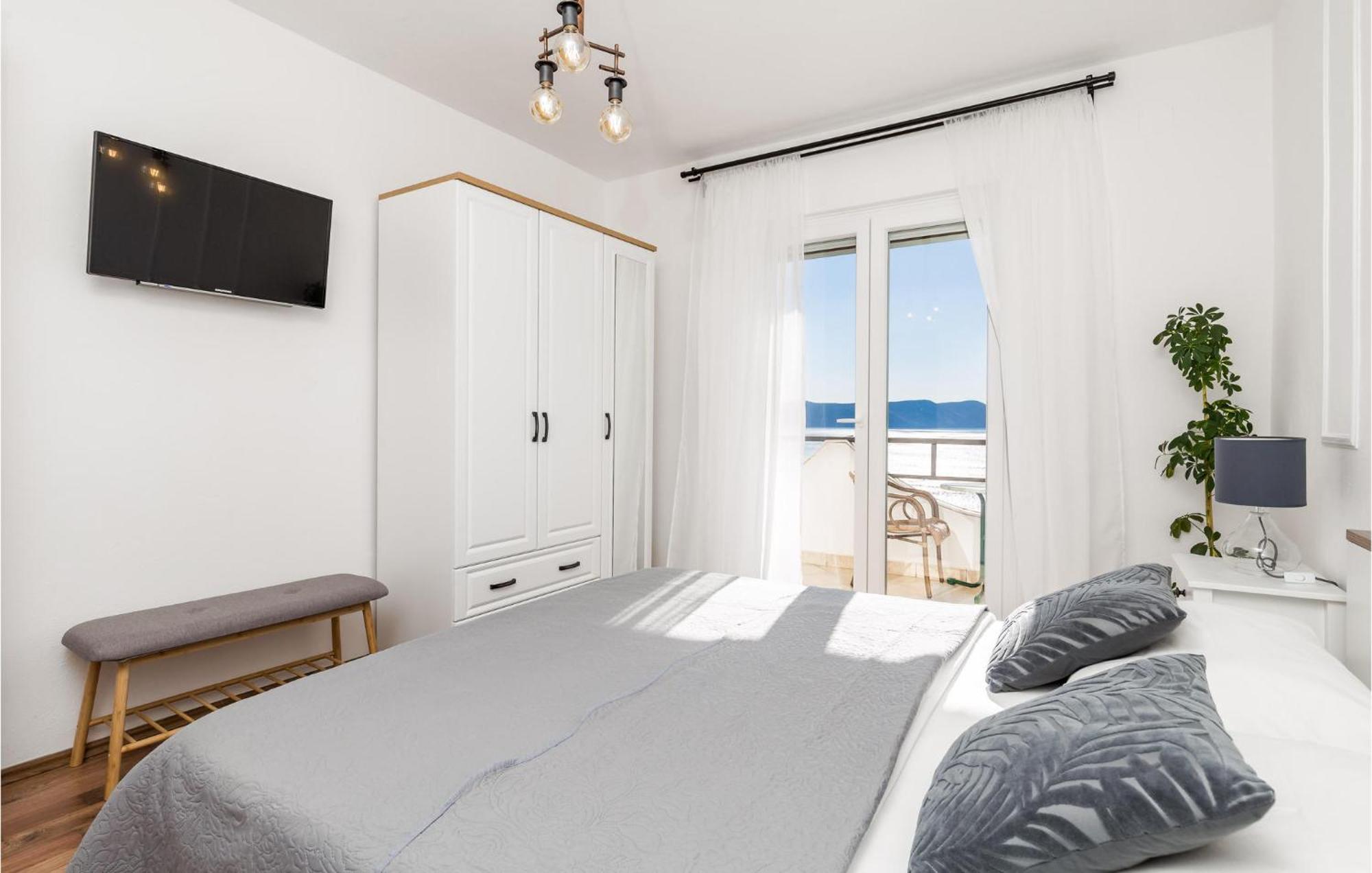 4 Bedroom Awesome Apartment In Sveti Juraj Luaran gambar