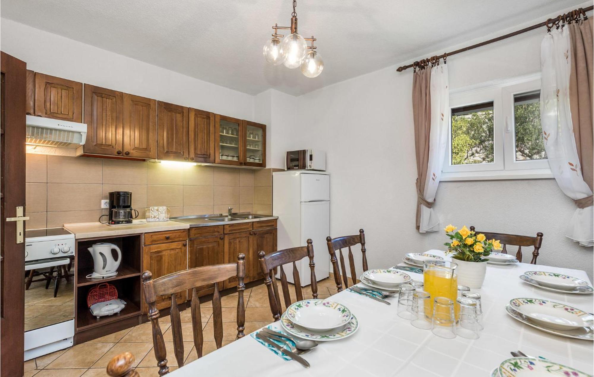 4 Bedroom Awesome Apartment In Sveti Juraj Luaran gambar