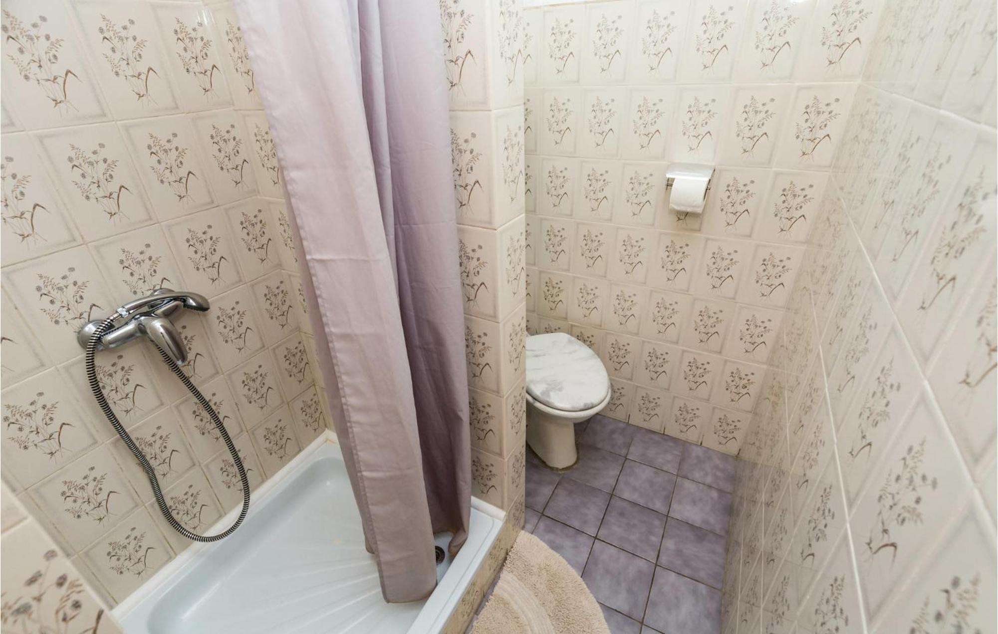 4 Bedroom Awesome Apartment In Sveti Juraj Luaran gambar