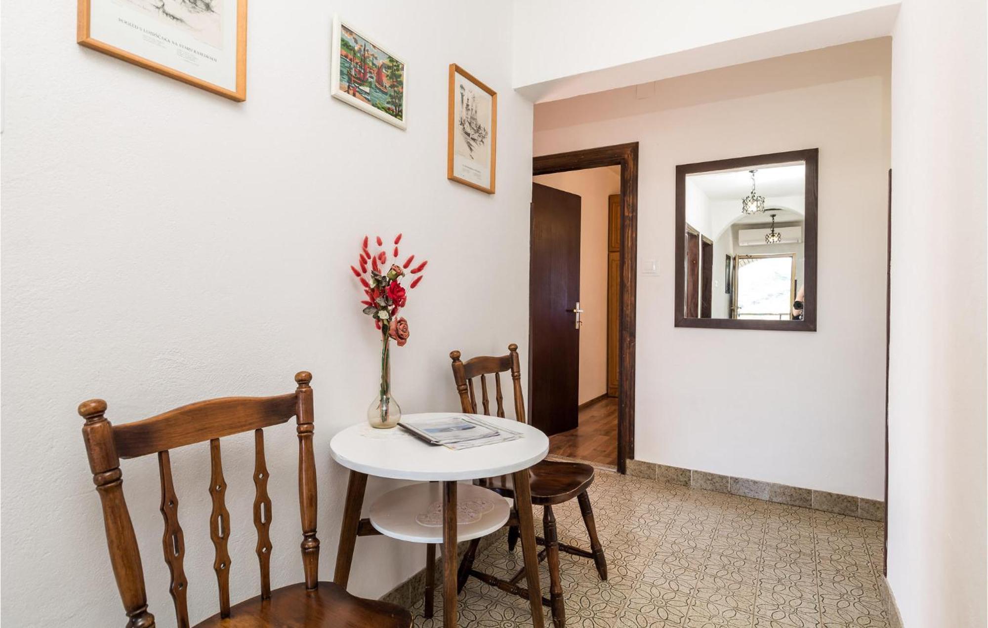4 Bedroom Awesome Apartment In Sveti Juraj Luaran gambar