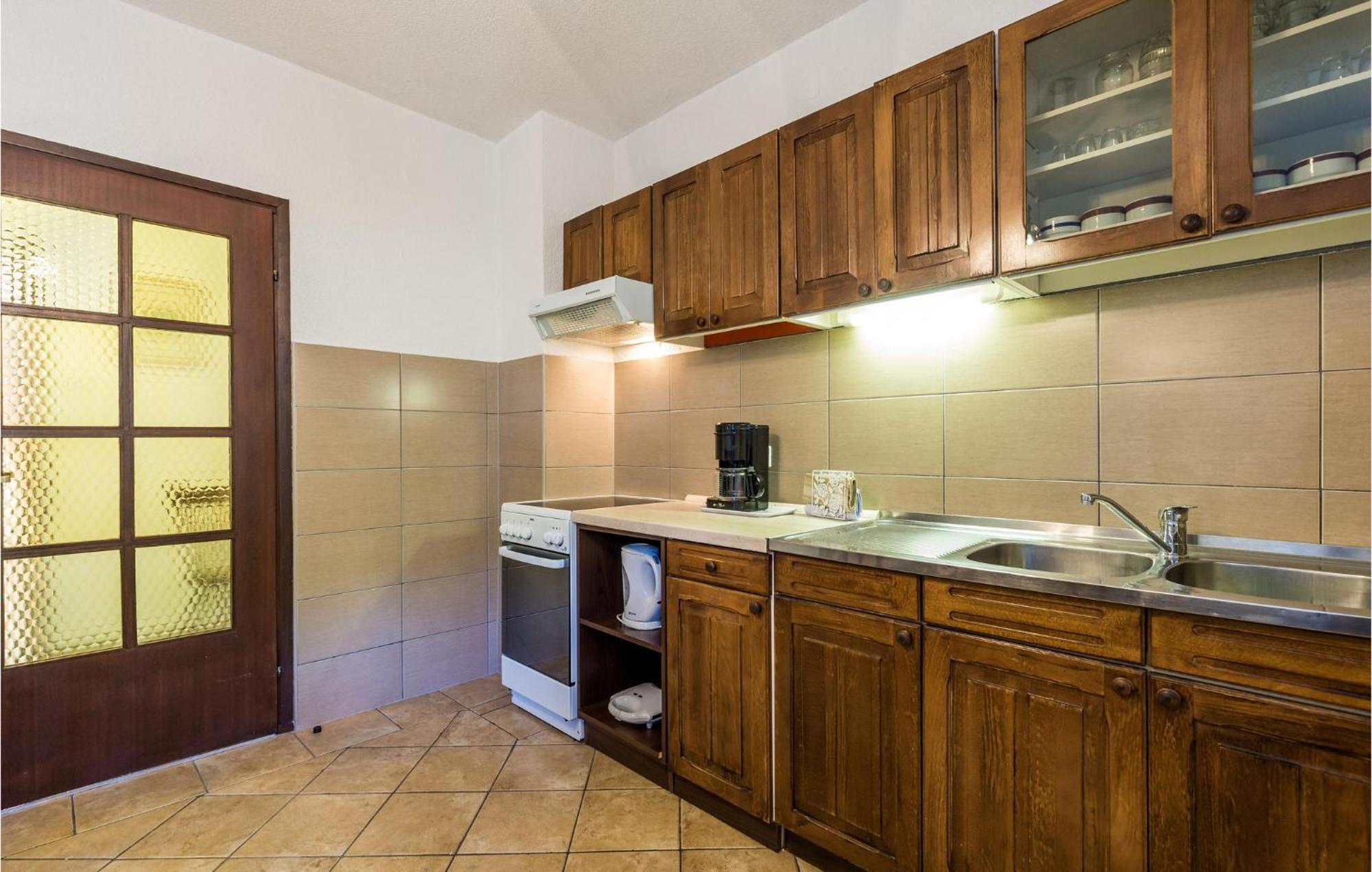 4 Bedroom Awesome Apartment In Sveti Juraj Luaran gambar