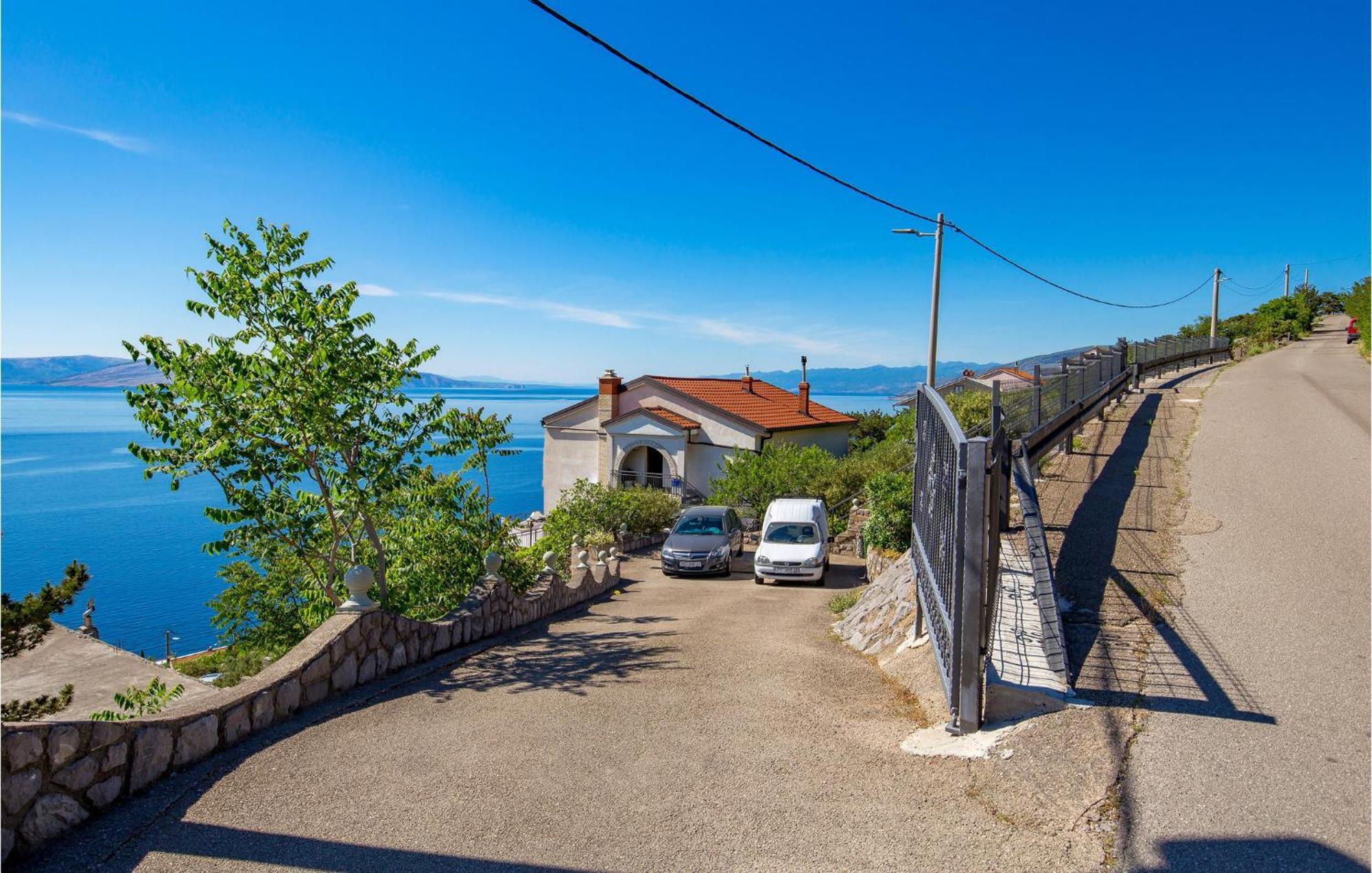 4 Bedroom Awesome Apartment In Sveti Juraj Luaran gambar