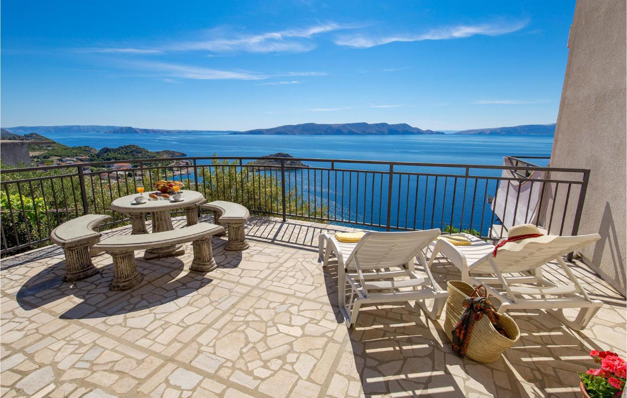 4 Bedroom Awesome Apartment In Sveti Juraj Luaran gambar