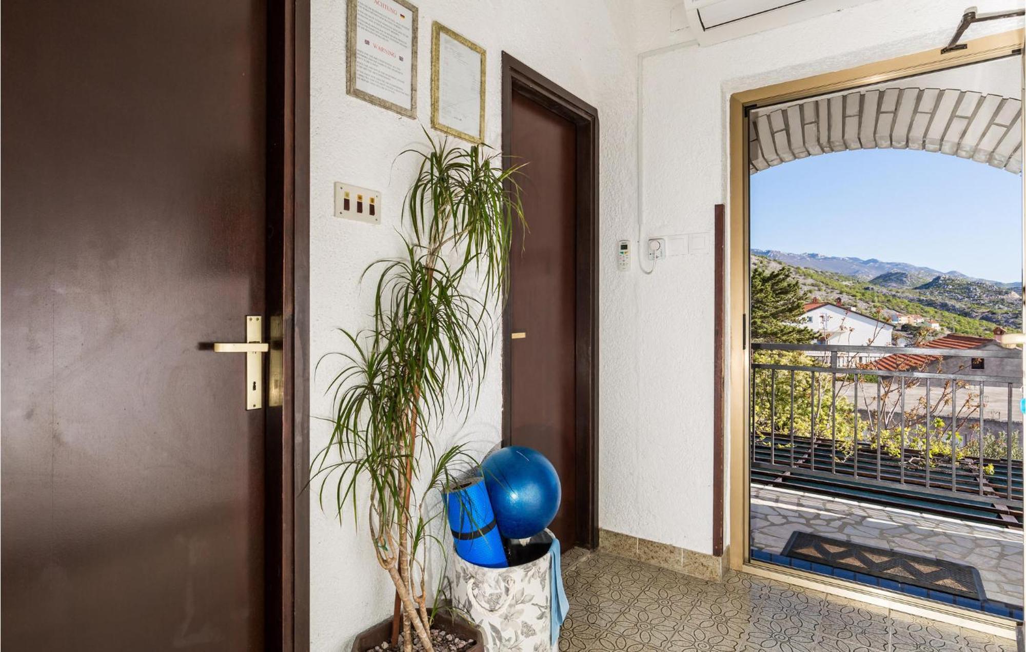 4 Bedroom Awesome Apartment In Sveti Juraj Luaran gambar