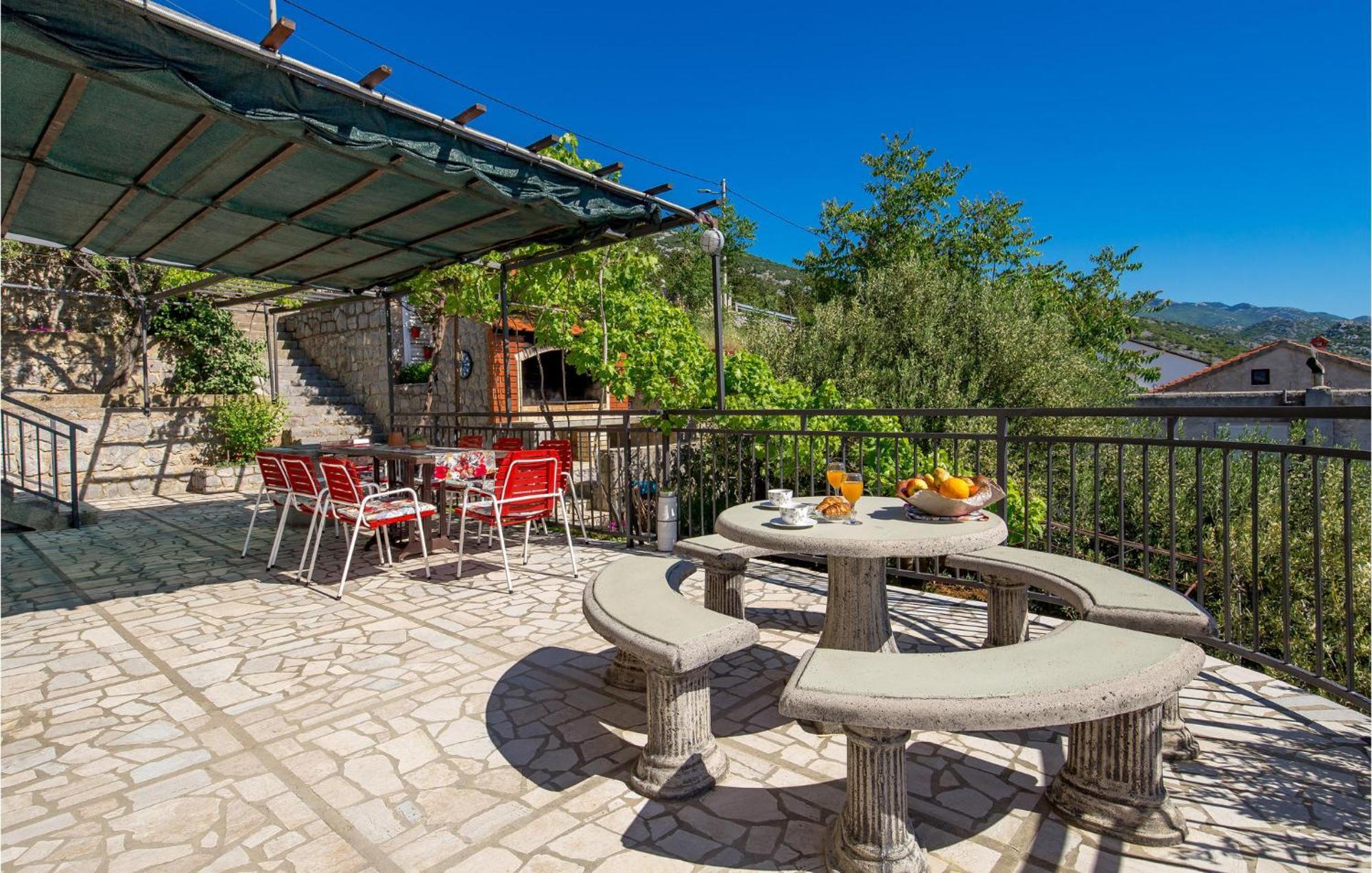 4 Bedroom Awesome Apartment In Sveti Juraj Luaran gambar